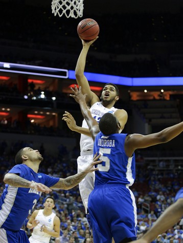Kentucky's Karl-Anthony Towns scores in the lane against Hampton in the second round of the NCAA Tournament at the KFC Yum! Center in Louisville, Ky., on Thursday, March 19, 2015. Kentucky advanced, 79-56. (Mark Cornelison/Lexington Herald-Leader/TNS0