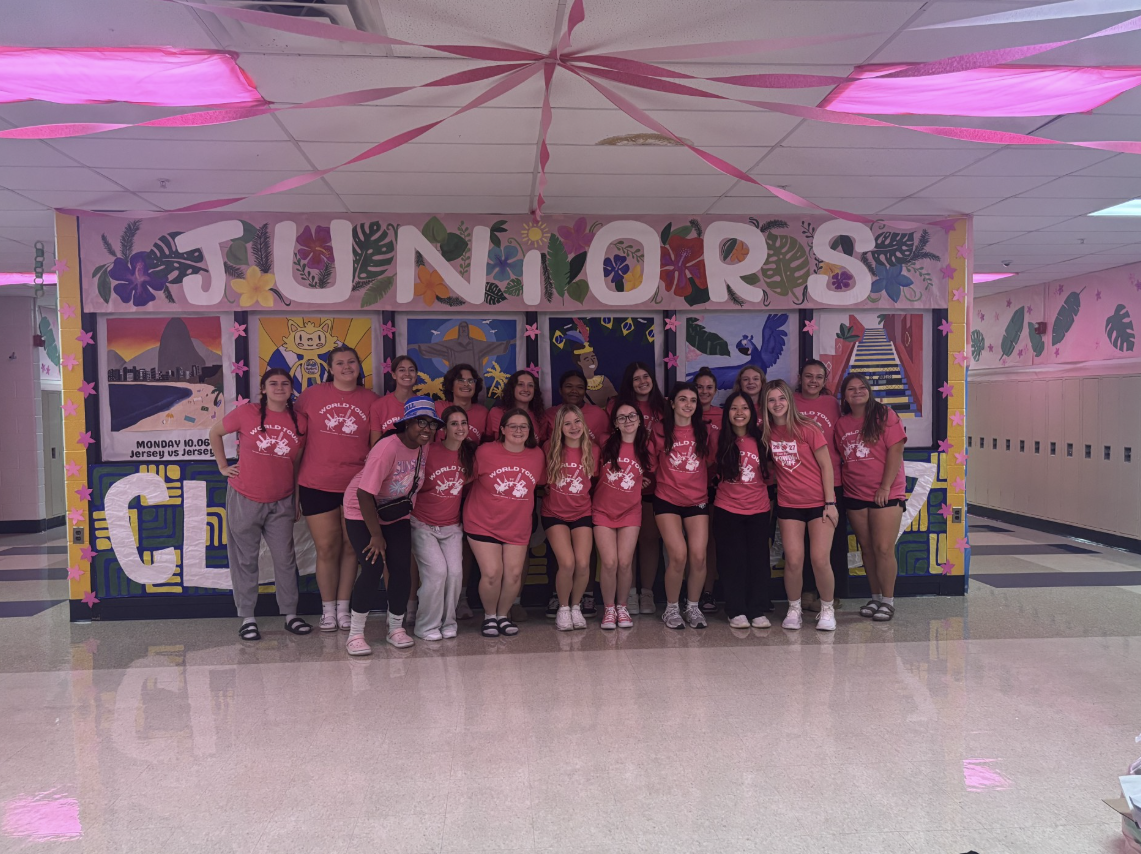 Junior student council class in front of their hallway.
